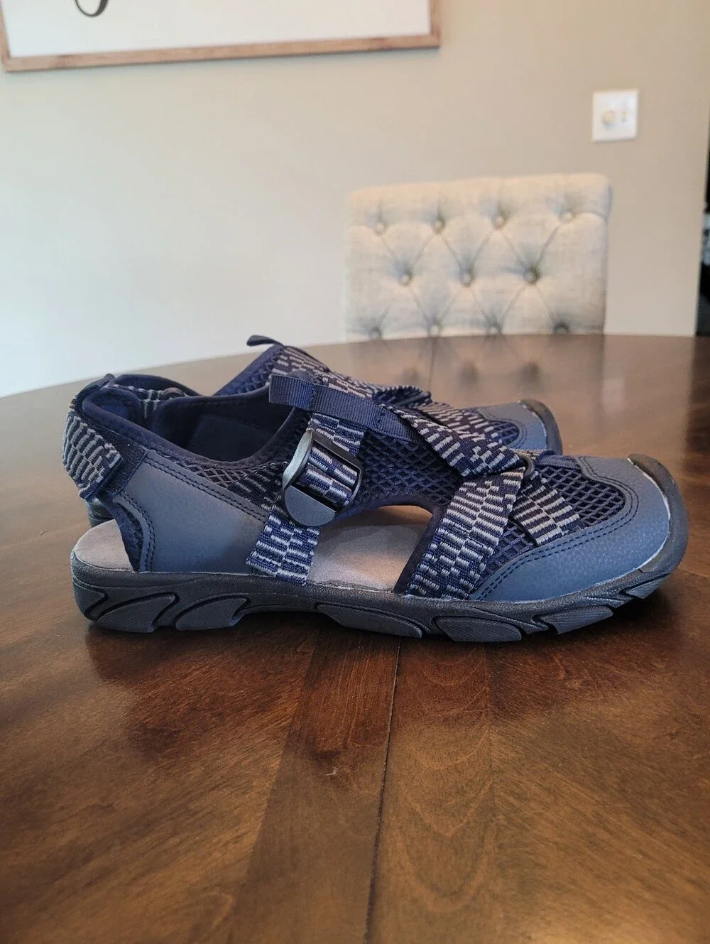 Ezereell Men's  Navy Blue closed outdoor hiking sandal.  Size 9 1/2 or 10